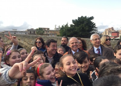 foto bambini su ponte
